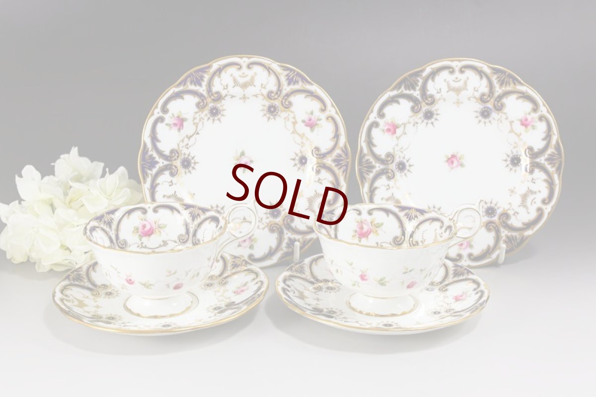 画像2: アンティーク陶磁器　コールポート　総手描き　薔薇とスクロール、金彩　ペア　ティーカップトリオセット (2)