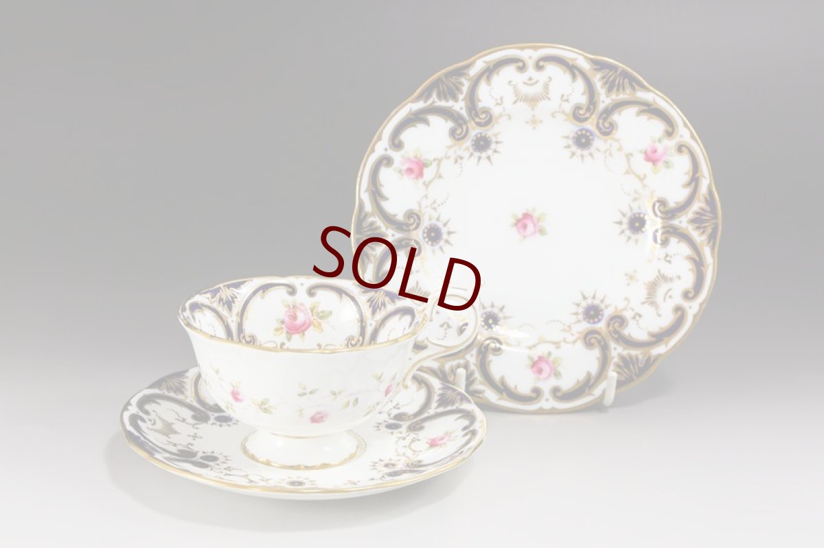 画像3: アンティーク陶磁器　コールポート　総手描き　薔薇とスクロール、金彩　ペア　ティーカップトリオセット (3)