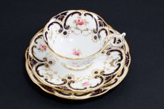 画像19: アンティーク陶磁器　コールポート　総手描き　薔薇とスクロール、金彩　ペア　ティーカップトリオセット (19)
