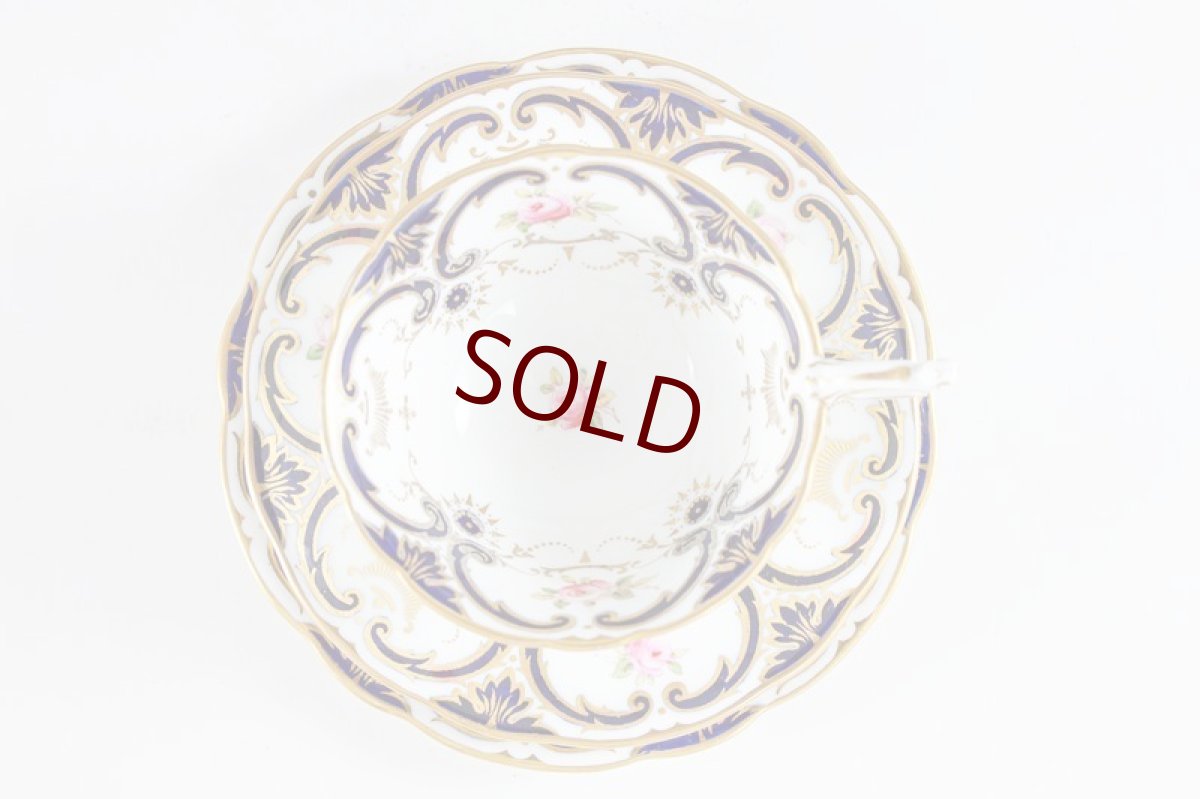 画像18: アンティーク陶磁器　コールポート　総手描き　薔薇とスクロール、金彩　ペア　ティーカップトリオセット (18)