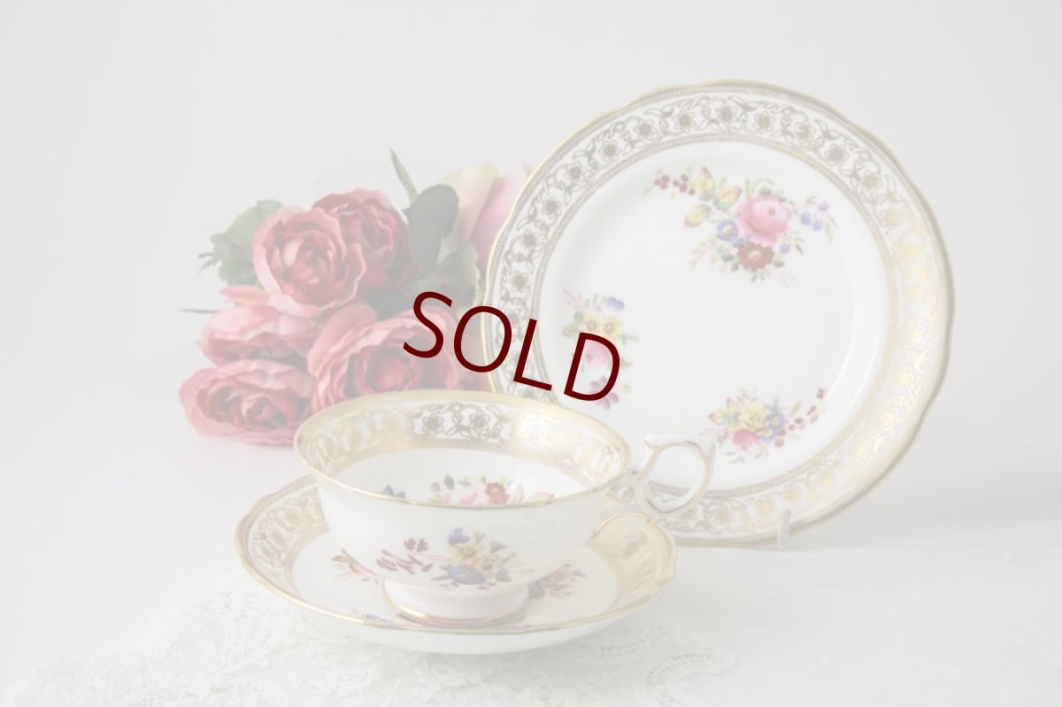 画像1: ヴィンテージ陶磁器　ハマースレイ　手描き　薔薇とガーデンフラワーのブーケ ティーカップトリオセット (1)