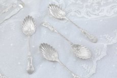 画像9: アンティークシルバー、ヴィクトリア時代後期　マッピン＆ウェッブ　激レア シェル型ティースプーン＆トングセット (9)