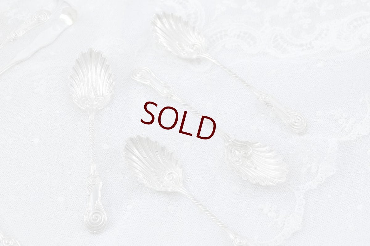 画像8: アンティークシルバー、ヴィクトリア時代後期　マッピン＆ウェッブ　激レア シェル型ティースプーン＆トングセット (8)