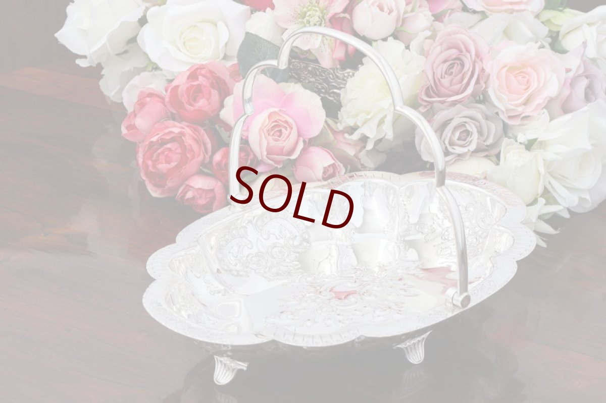 画像4: アンティークシルバー ヴィクトリアン シルバープレート 美彫 薔薇お花とスクロール、ケーキバスケット (4)