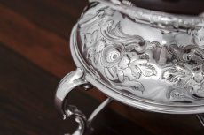 画像9: アンティークシルバー シルバープレート製 Martin, Hall  ヴィクトリアンロココ ティーケトル＆スタンド (9)