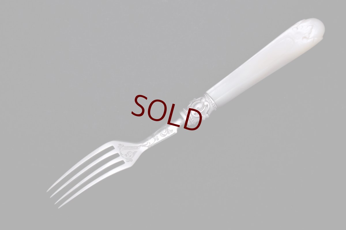 画像7: アンティークシルバー 純銀製(925) 白蝶貝ハンドル 美彫刻 デザートカトラリー １組セット (7)