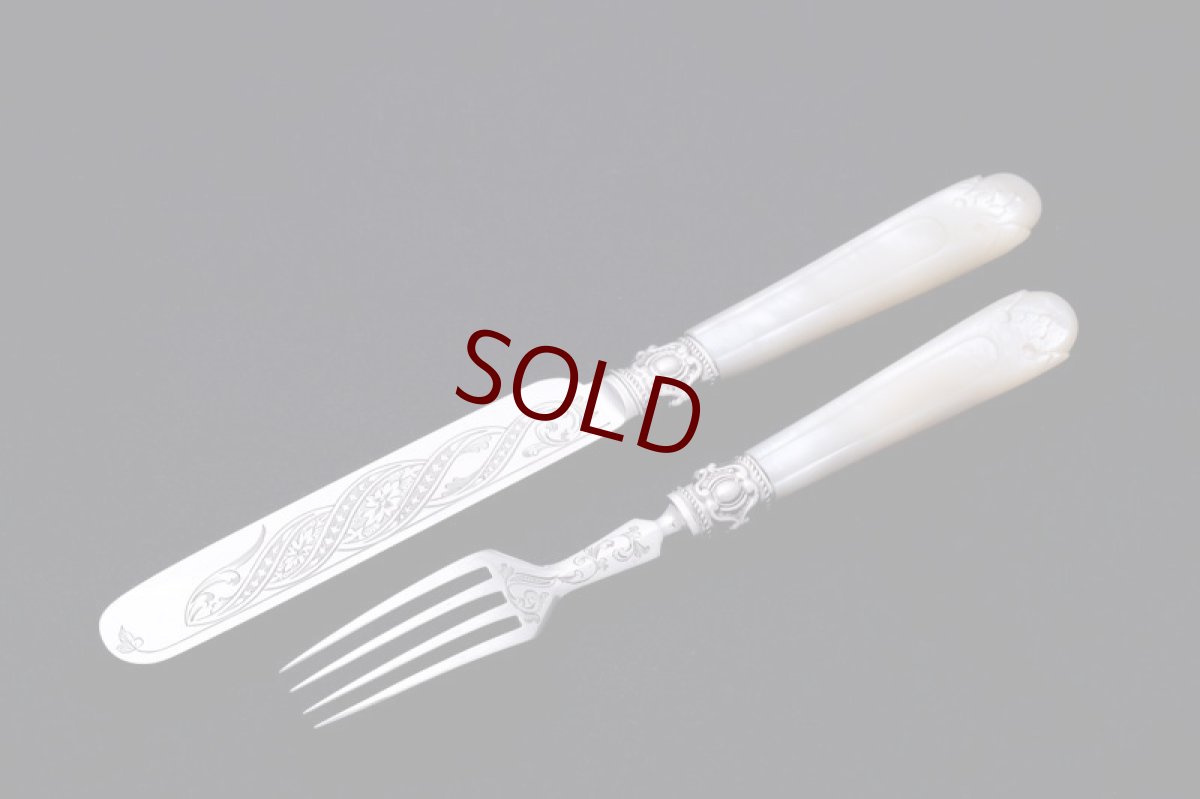 画像2: アンティークシルバー 純銀製(925) 白蝶貝ハンドル 美彫刻 デザートカトラリー １組セット (2)