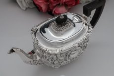 画像6: アンティークシルバー 純銀製(925 )1904年 ロココ調スクロールとお花の打ち出し バチェラーサイズ ティーセット (6)