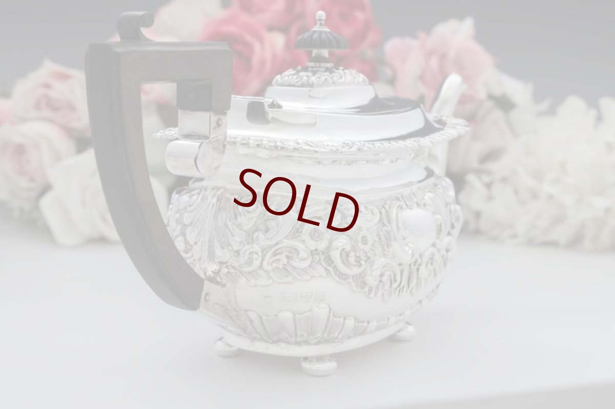 画像4: アンティークシルバー 純銀製(925 )1904年 ロココ調スクロールとお花の打ち出し バチェラーサイズ ティーセット (4)