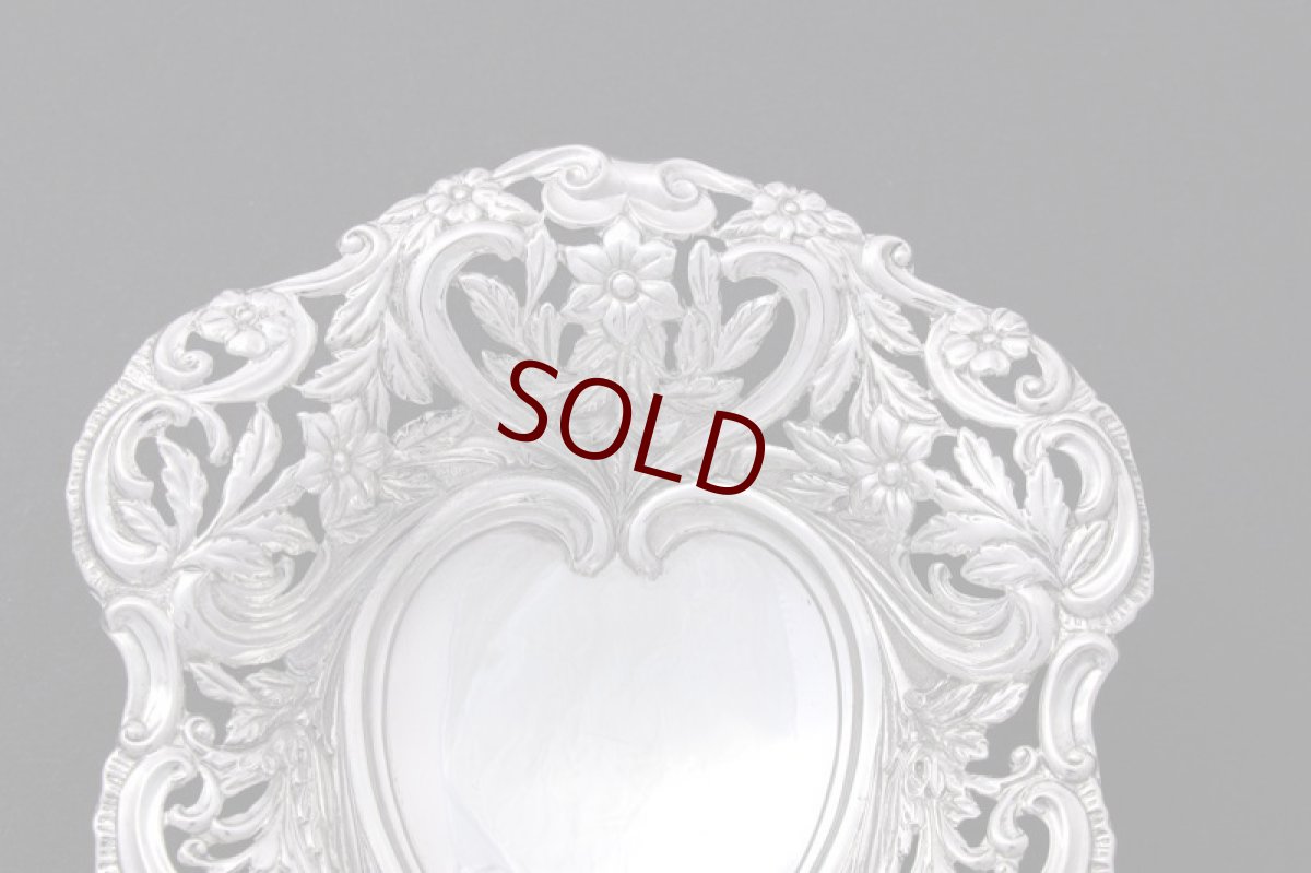 画像7: アンティークシルバー 純銀製(925) ハート型 ペア お花の透かし細工ボンボンディッシュ & シュガーシフタースプーンセット (7)