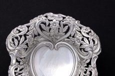 画像7: アンティークシルバー 純銀製(925) ハート型 ペア お花の透かし細工ボンボンディッシュ & シュガーシフタースプーンセット (7)