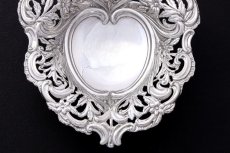 画像8: アンティークシルバー 純銀製(925) ハート型 ペア お花の透かし細工ボンボンディッシュ & シュガーシフタースプーンセット (8)