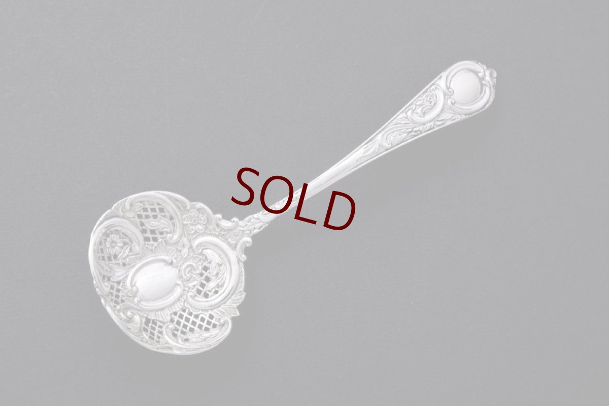 画像9: アンティークシルバー 純銀製(925) ハート型 ペア お花の透かし細工ボンボンディッシュ & シュガーシフタースプーンセット (9)