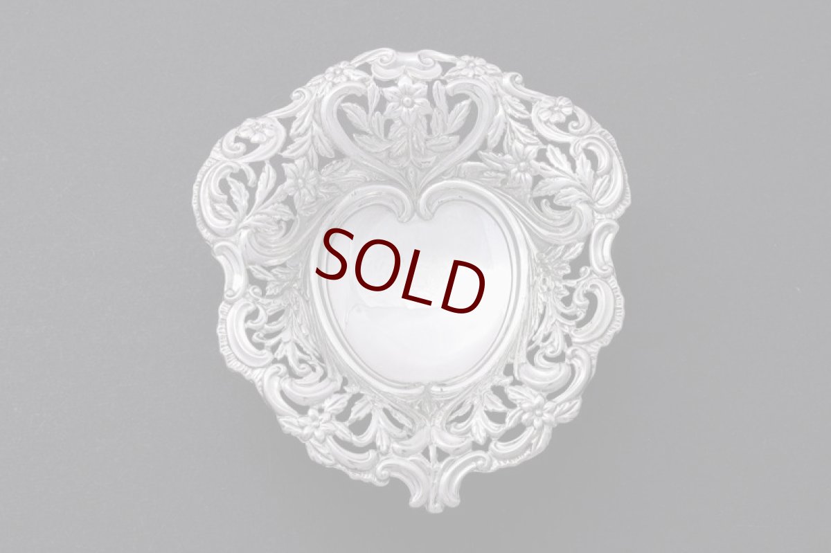 画像6: アンティークシルバー 純銀製(925) ハート型 ペア お花の透かし細工ボンボンディッシュ & シュガーシフタースプーンセット (6)