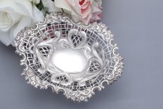 画像1: アンティークシルバー 純銀製(925)  1890年 リボンと ハートモチーフ ボンボンバスケット (1)