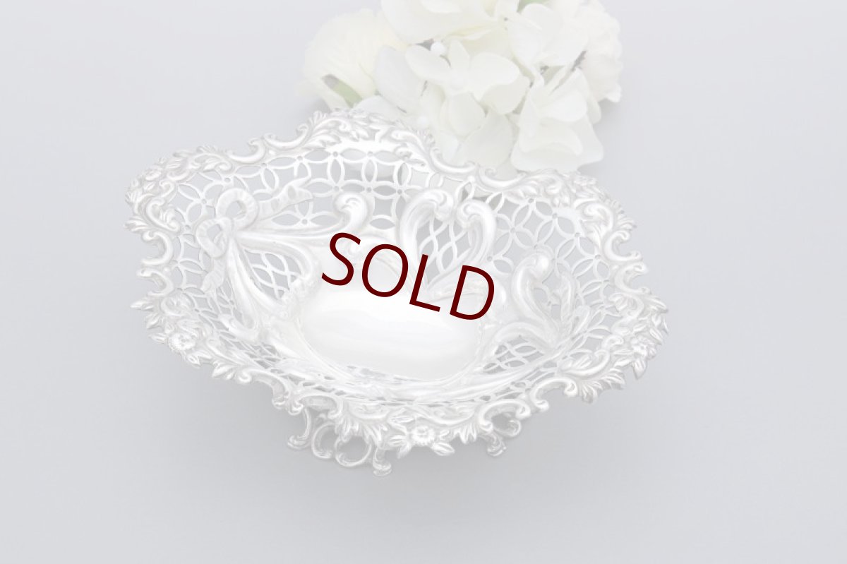 画像2: アンティークシルバー 純銀製(925)  1890年 リボンと ハートモチーフ ボンボンバスケット (2)