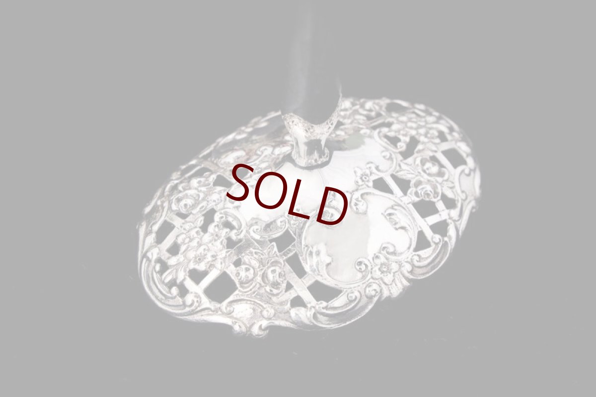 画像7: アンティークシルバー 純銀製（925)薔薇とスクロールの透かし細工 ロココスタイル コンポート＆ボンボンディッシュセット (7)