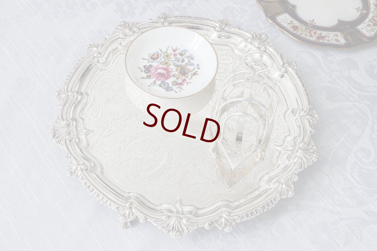 画像7: アンティークシルバー、シルバープレート製 1900年前後 貝のボーダー 薔薇、お花、スクロールの手彫り彫刻 27cm サルヴァ (7)