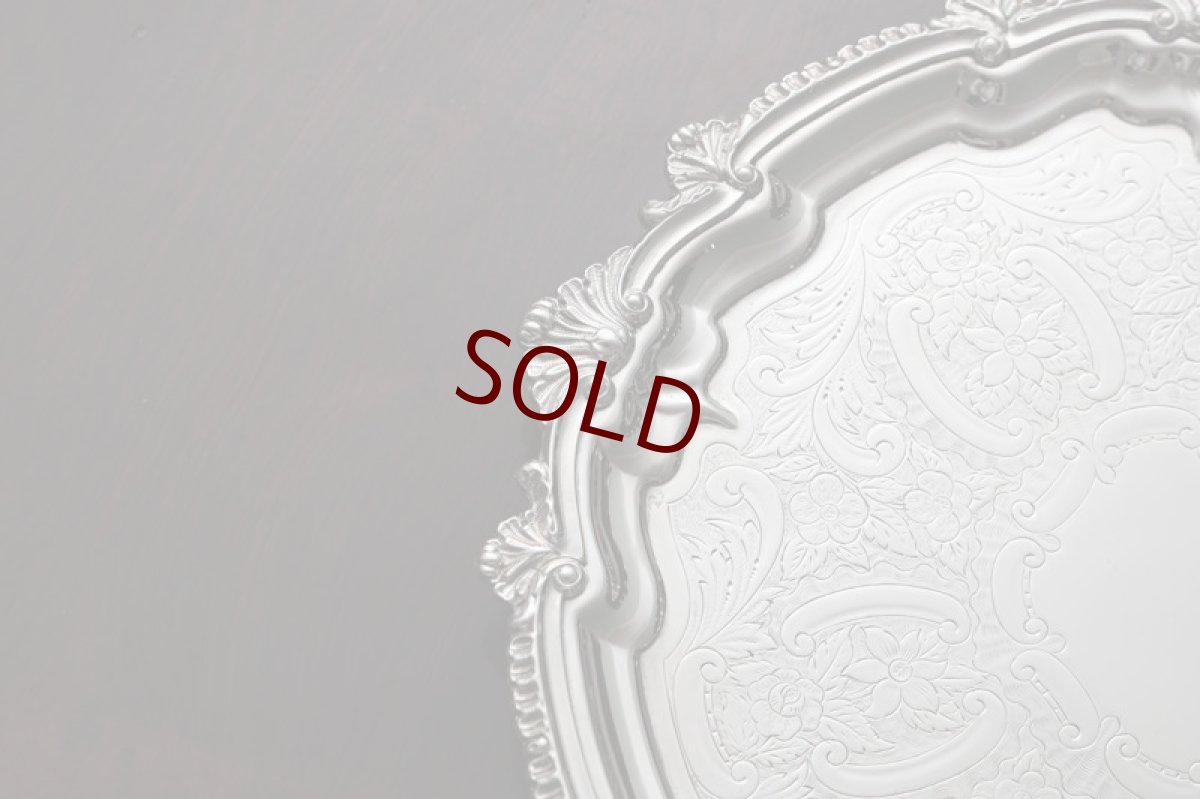 画像3: アンティークシルバー、シルバープレート製 1900年前後 貝のボーダー 薔薇、お花、スクロールの手彫り彫刻 27cm サルヴァ (3)