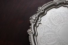 画像3: アンティークシルバー、シルバープレート製 1900年前後 貝のボーダー 薔薇、お花、スクロールの手彫り彫刻 27cm サルヴァ (3)