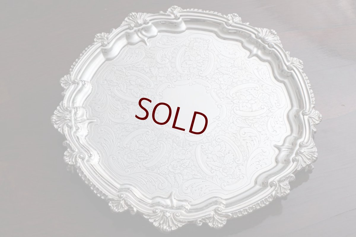 画像6: アンティークシルバー、シルバープレート製 1900年前後 貝のボーダー 薔薇、お花、スクロールの手彫り彫刻 27cm サルヴァ (6)