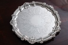 画像6: アンティークシルバー、シルバープレート製 1900年前後 貝のボーダー 薔薇、お花、スクロールの手彫り彫刻 27cm サルヴァ (6)