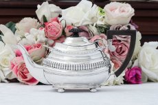 画像3: アンティークシルバー、純銀製(925)1904年 ガドルーンの縁取り バチェラーサイズ ティーポット (3)