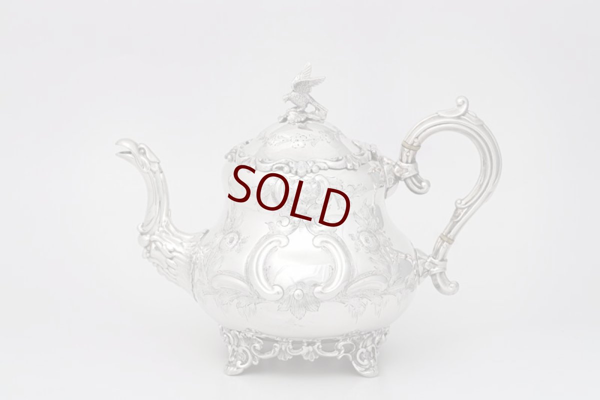 画像4: アンティークシルバー、シルバープレート製 ヴィクトリア時代後期 ハンドチェイシング ルイスタイル　ティー３点セット (4)