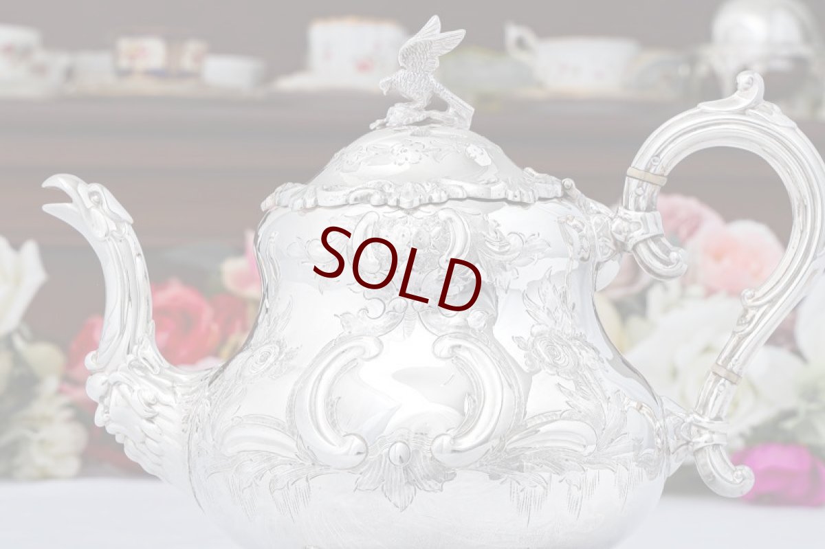 画像7: アンティークシルバー、シルバープレート製 ヴィクトリア時代後期 ハンドチェイシング ルイスタイル　ティー３点セット (7)