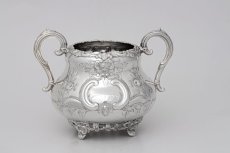 画像12: アンティークシルバー、シルバープレート製 ヴィクトリア時代後期 ハンドチェイシング ルイスタイル　ティー３点セット (12)