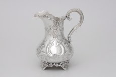 画像10: アンティークシルバー、シルバープレート製 ヴィクトリア時代後期 ハンドチェイシング ルイスタイル　ティー３点セット (10)