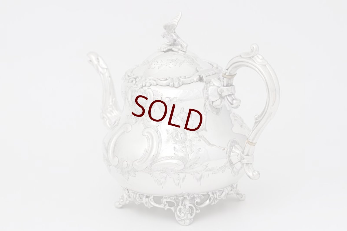 画像5: アンティークシルバー、シルバープレート製 ヴィクトリア時代後期 ハンドチェイシング ルイスタイル　ティー３点セット (5)