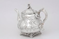 画像5: アンティークシルバー、シルバープレート製 ヴィクトリア時代後期 ハンドチェイシング ルイスタイル　ティー３点セット (5)