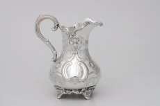 画像11: アンティークシルバー、シルバープレート製 ヴィクトリア時代後期 ハンドチェイシング ルイスタイル　ティー３点セット (11)