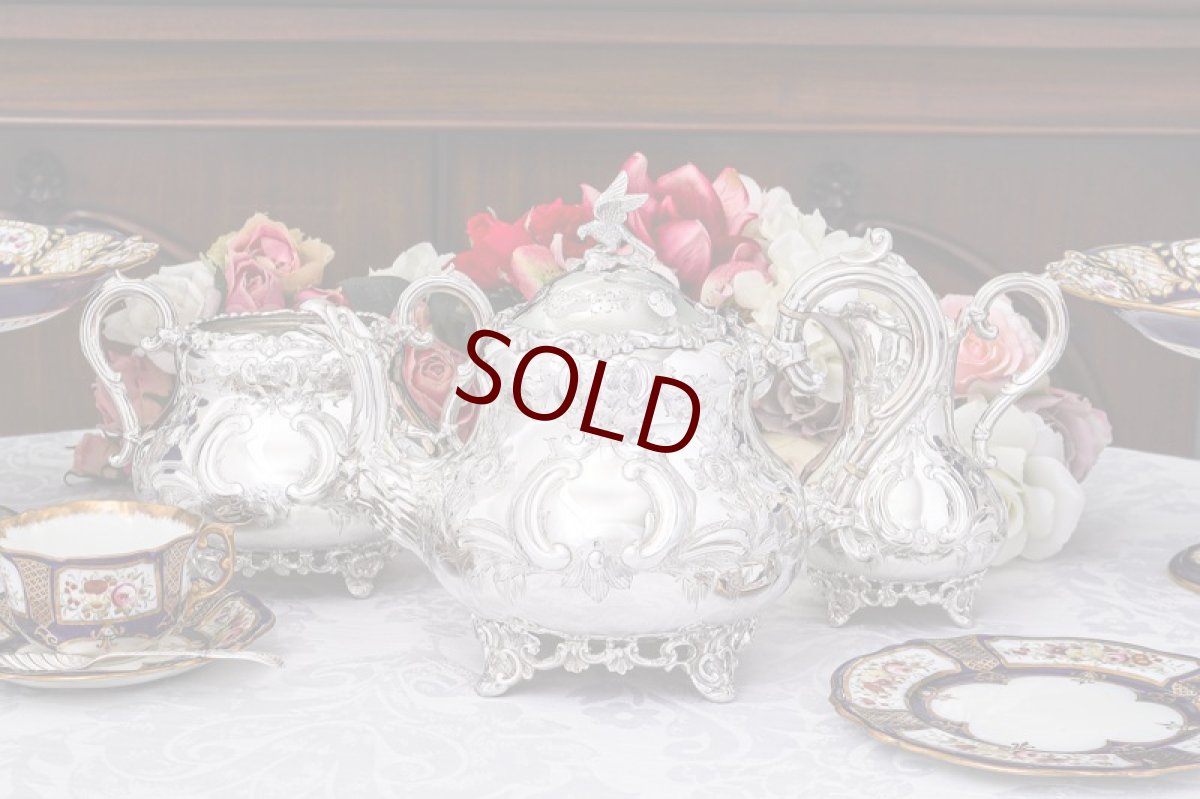 画像14: アンティークシルバー、シルバープレート製 ヴィクトリア時代後期 ハンドチェイシング ルイスタイル　ティー３点セット (14)