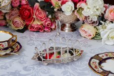 画像9: アンティークシルバー、ヴィクトリア時代後期 葉模様とスクロール ピアスワークのトーストラック (9)