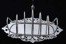 画像4: アンティークシルバー、ヴィクトリア時代後期 葉模様とスクロール ピアスワークのトーストラック (4)