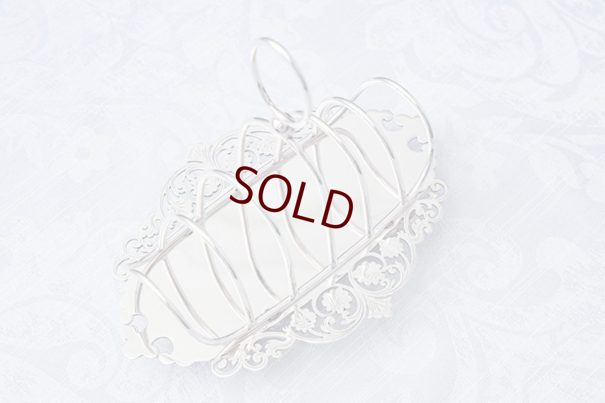 画像6: アンティークシルバー、ヴィクトリア時代後期 葉模様とスクロール ピアスワークのトーストラック (6)