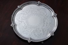 画像1: アンティークシルバー、シルバープレート製 　お花とフルーツの手彫り彫刻　ビーズボーダー 25.5cmサルヴァ (1)