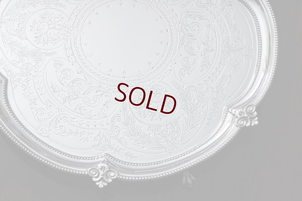 画像2: アンティークシルバー、シルバープレート製 　お花とフルーツの手彫り彫刻　ビーズボーダー 25.5cmサルヴァ (2)