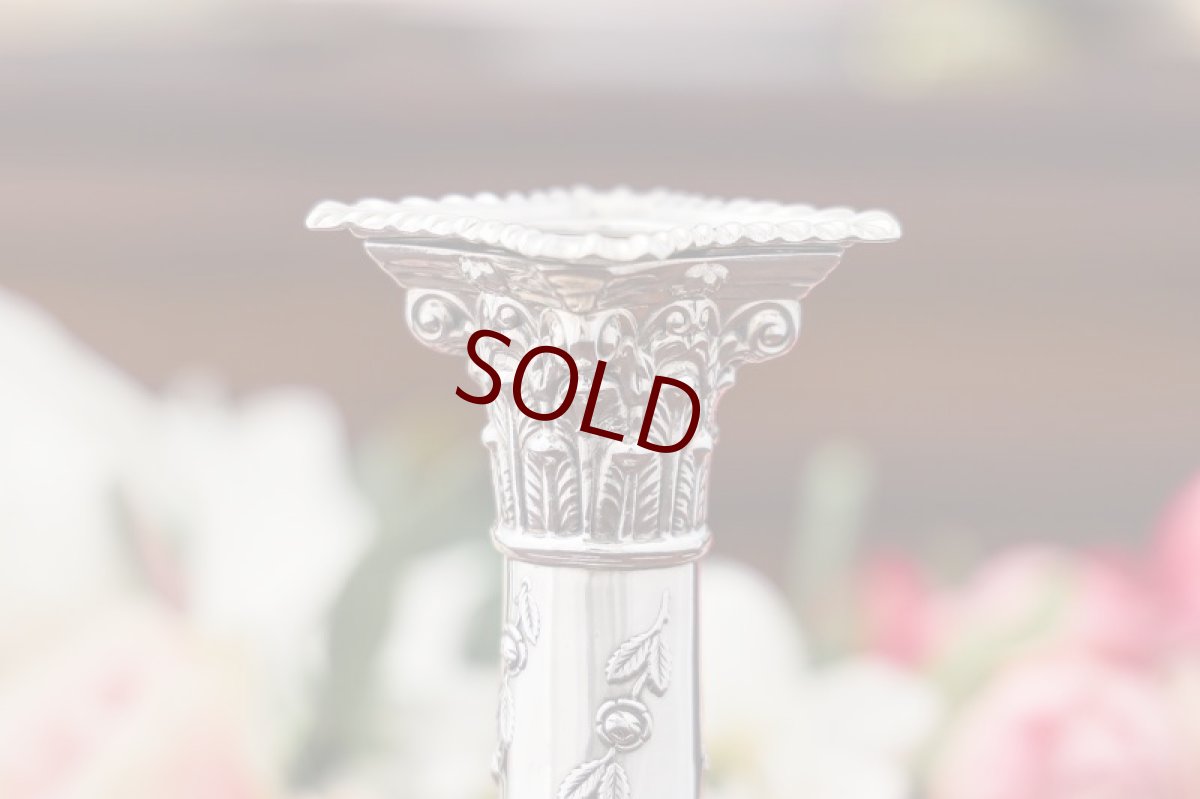 画像5: アンティークシルバー、純銀製(925) 1894年　美装飾　コリント式　リボンのガーランド　キャンドルスタンド　銀燭台　ペアセット (5)