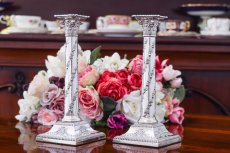 画像1: アンティークシルバー、純銀製(925) 1894年　美装飾　コリント式　リボンのガーランド　キャンドルスタンド　銀燭台　ペアセット (1)