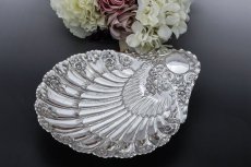 画像1: アンティークシルバー、シルバープレート製 ヴィクトリア時代後期  Atkins Brothers ハンドチェイシング　シェル型　ディッシュ (1)