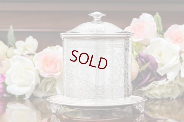 画像2: ビンテージシルバー、シルバープレート製　ヴィクトリアンスタイル 小さ目 美装飾 ビスケットボックス