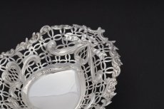 画像4: アンティークシルバー 純銀製(925) ハート型 リボンの透かし細工ボンボンディッシュ  (4)