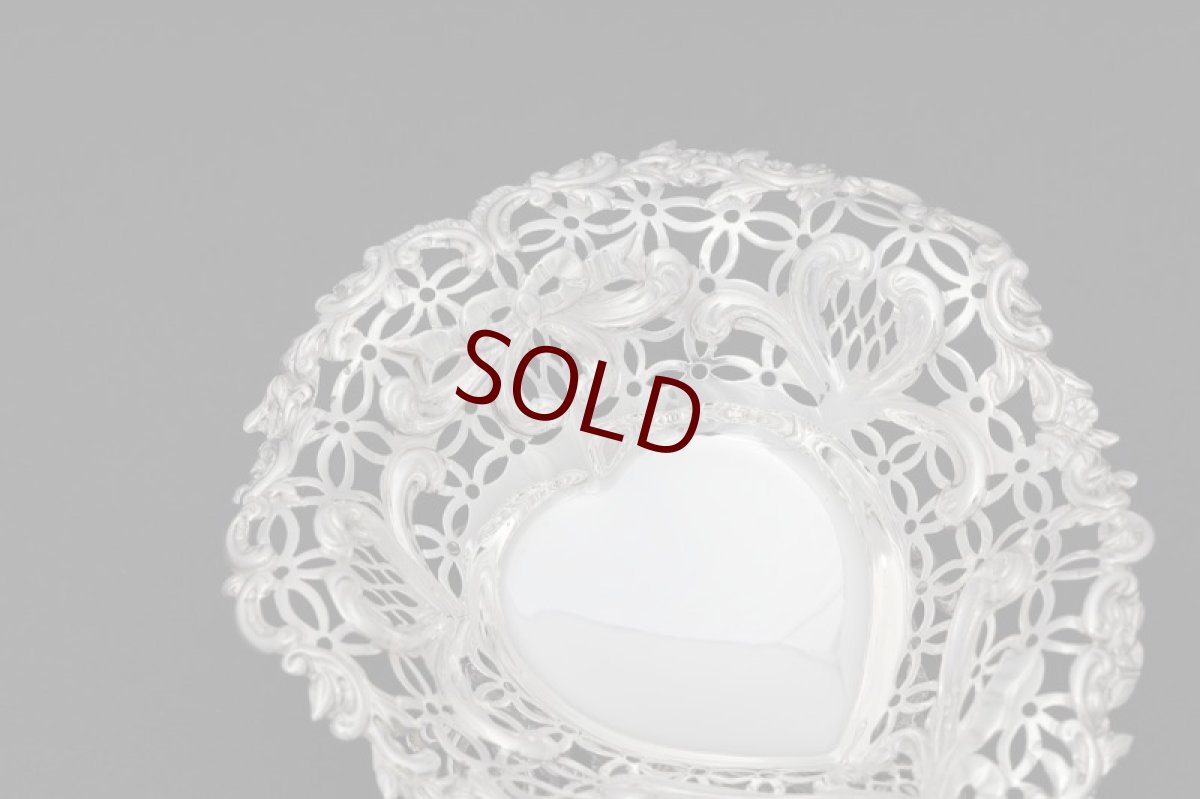 画像3: アンティークシルバー 純銀製(925) ハート型 リボンの透かし細工ボンボンディッシュ  (3)