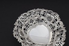 画像3: アンティークシルバー 純銀製(925) ハート型 リボンの透かし細工ボンボンディッシュ  (3)