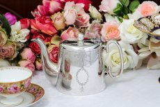 画像1: ヴィンテージシルバー、1930-40年代　手彫りリボンガーランド　ホテルスタイル　ティーポット (1)