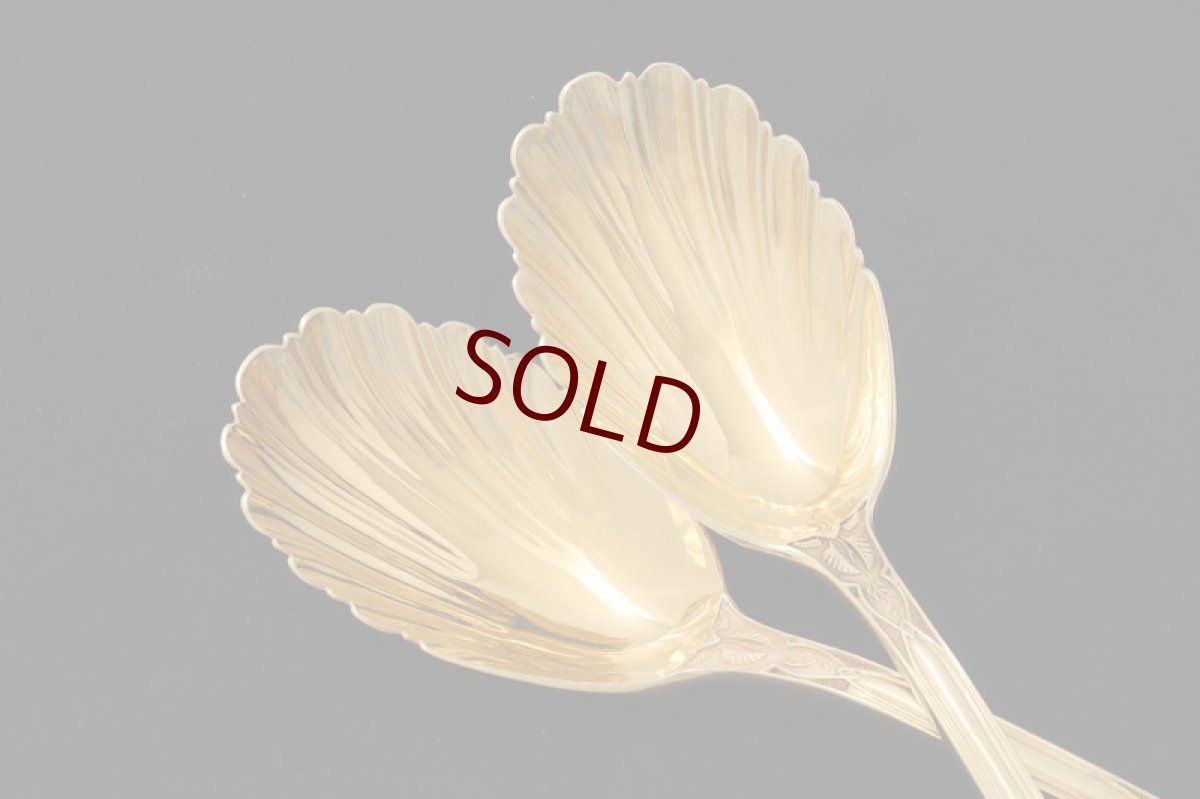 画像4: アンティークシルバー 純銀製(925)  1872年 Chawner & Co. 総金鍍金 ペア　デザートサービングスプーンセット (4)