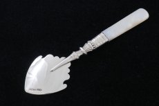 画像3: アンティークシルバー、純銀製(925) 1901年　白蝶貝ハンドル ジャムスプーン (3)